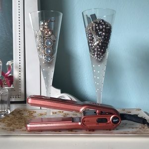 GVP travel size straightener